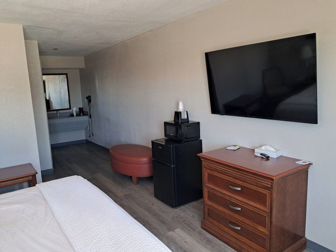 Bedroom 3, Days Inn by Wyndham Safford, AZ, Graham