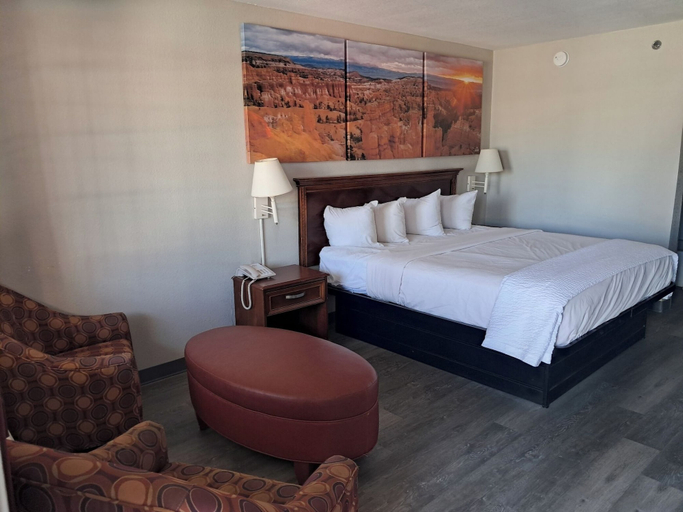 Bedroom 3, Days Inn by Wyndham Safford, AZ, Graham
