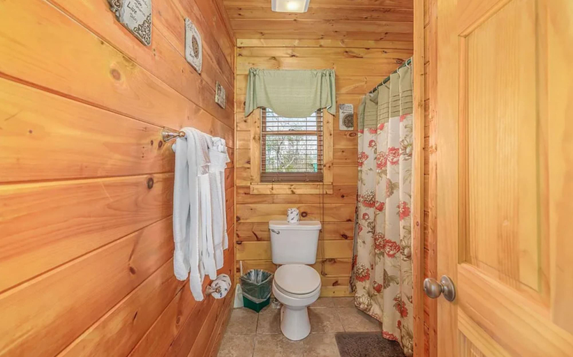 Room 3, Mountain Escape Book Now, Sevier