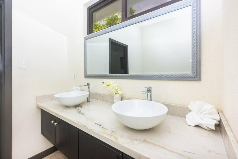 Others 5, Luxury 3 Bdrms villa with private-pool and full-concierge, Roatán