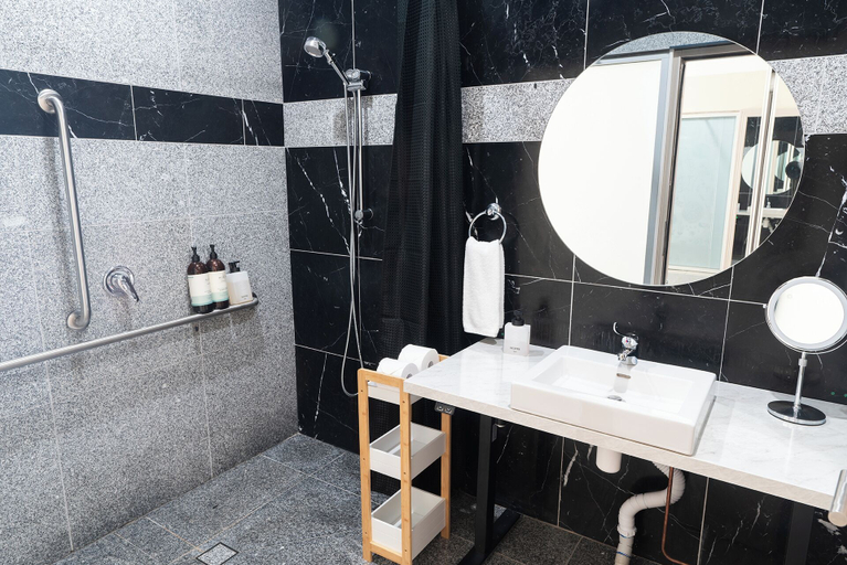 Bathroom 3, Lake Macquarie Manor, Lake Macquarie - West