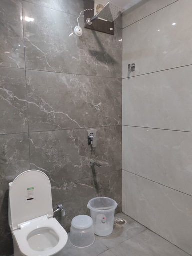 Bathroom 4, Cottage Club Inn, Almora
