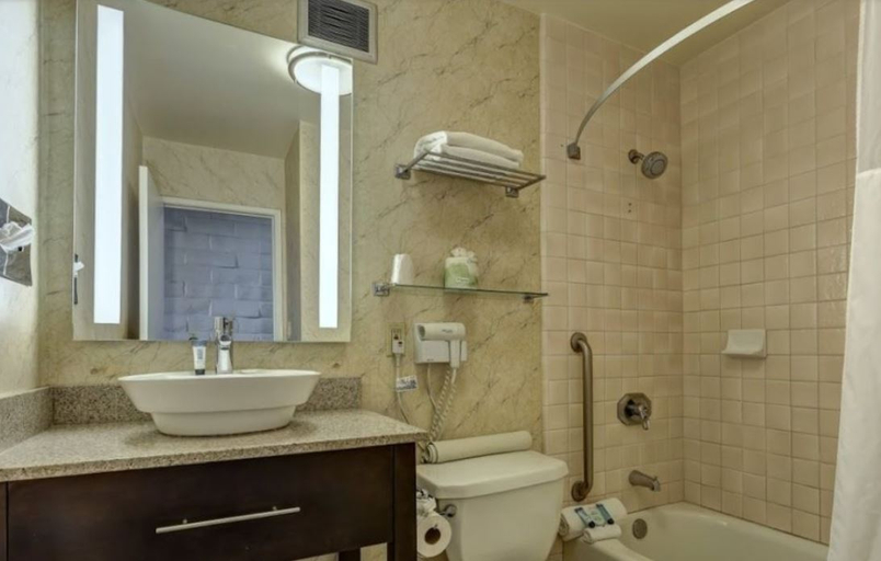 Bathroom 5, Red Lion Hotel Monterey, Monterey