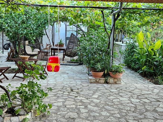 Others 2, Klejdi's house, Vlorës