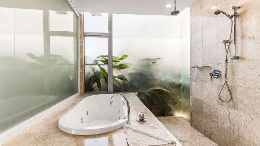 Bathroom 4, Oaks Casuarina Santai Resort, Tweed Heads