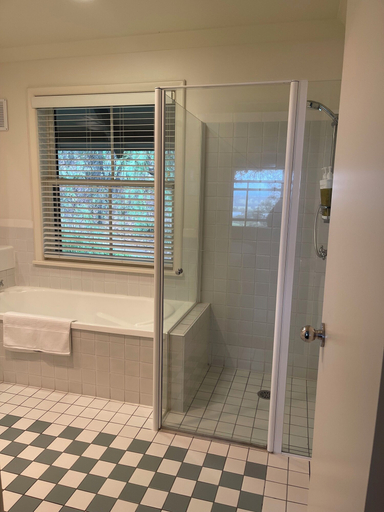 Bathroom 4, CYPRESS LAKES HUNTER VALLEY, Cessnock