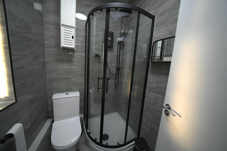 Bathroom 3, Telford Tranquility Apartment Flat 3 for 4 Guests, Telford and Wrekin