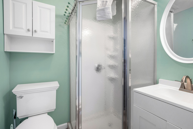 Bathroom 3, Wellington House, Okaloosa