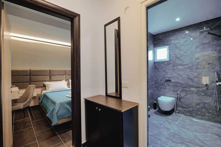 Bathroom 3, Casa Del Mar, Sarandës