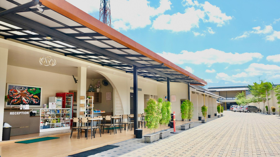 Public Area, Modern Guest House by Calli Rooms, Jember