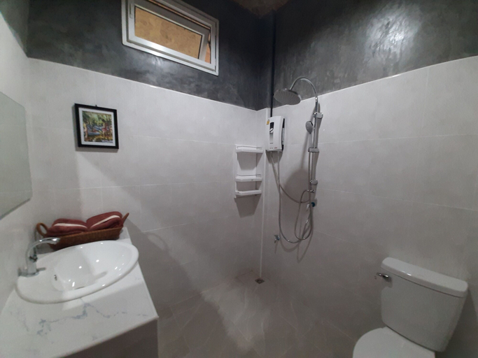 Bathroom 5, Baan Berm Family Inn, Mae Rim