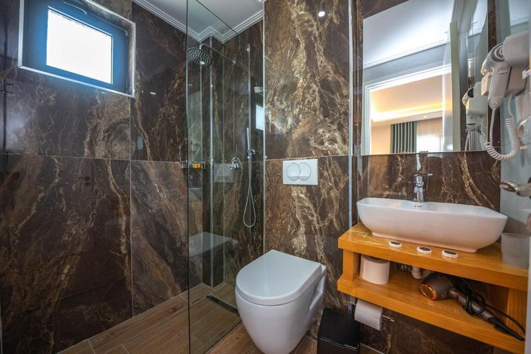 Bathroom 4, Bianco Hotel, Sarandës