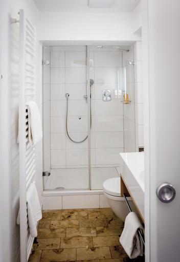 Bathroom 5, Hotel Hofgut Hohenkarpfen, Tuttlingen