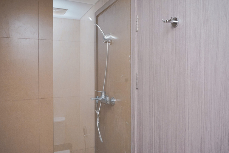 Bathroom 3, Cozy Stay Studio At Tamansari Bintaro Mansion Apartment, South Tangerang