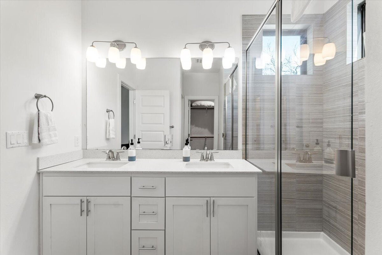 Bathroom 4, Stunning 3BR Desirable Austin Location, Travis