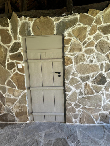Others 4, Chez le Colonel Pool House, Sevlievo