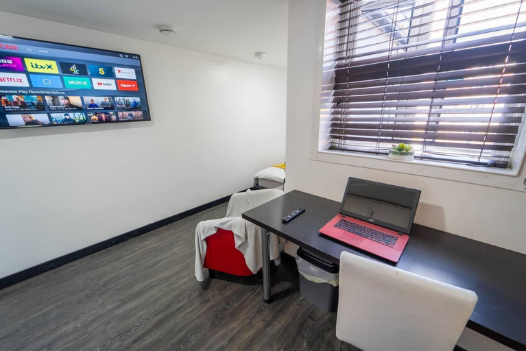 Others 2, Modern Cosy Studio Available, Birmingham