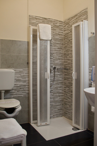 Bathroom 5, Hotel Gran Torino, Torino