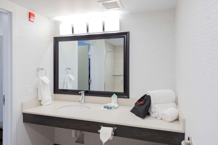 Bathroom 4, Prestige Treasure Cove Resort, Fraser-Fort George