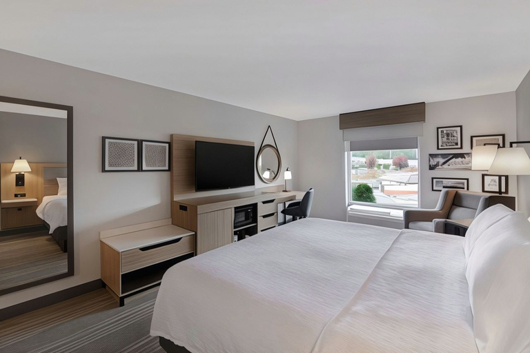 Bedroom 4, Hampton Inn Easley, Pickens