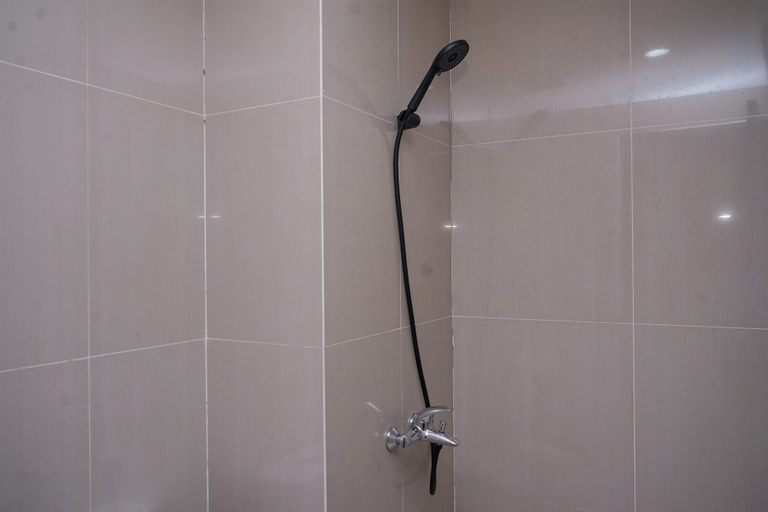 Bathroom 3, Minimalist And Spacious Studio Apartment At Paramount Skyline, Tangerang
