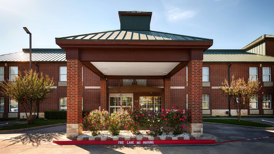 Exterior & Views 2, Clarion Pointe Addison - Dallas North, Dallas