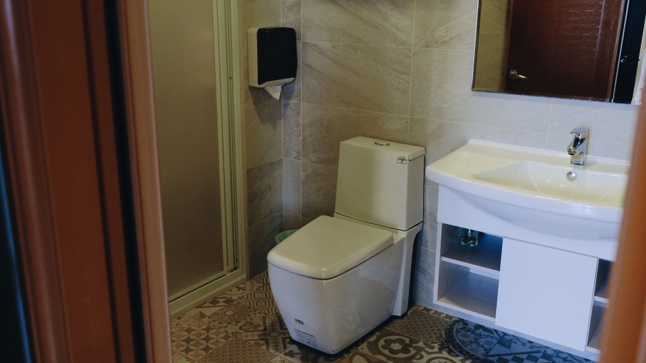 Bathroom 4, Loju Castle Inn, Pingtung