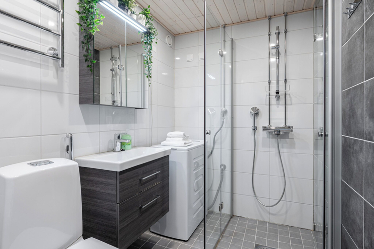 Bathroom, 1BR Apt and Balcony next to Railway Station, Pirkanmaa