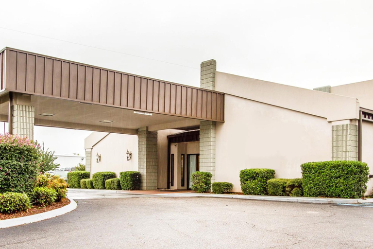 Exterior & Views, Executive Inn & Suites, Coffee