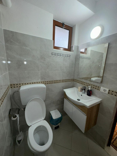 Others 5, Dadu Rooms, Vlorës