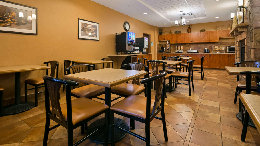 Food & Drinks 5, Best Western Diamond Inn, Division No. 5