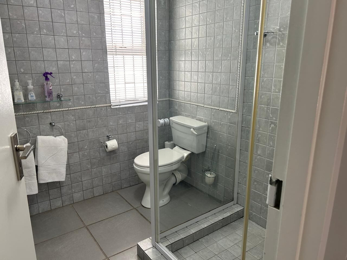 Bathroom 4, Lemon Tree Cottage, Cape Winelands
