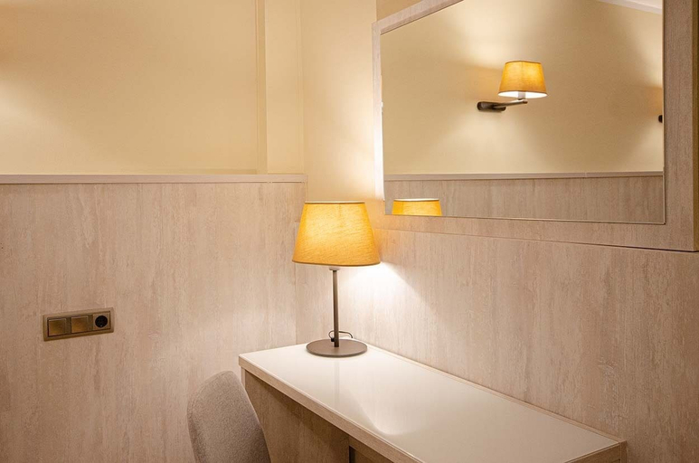 Others 5, Hostal Noguera, Lleida