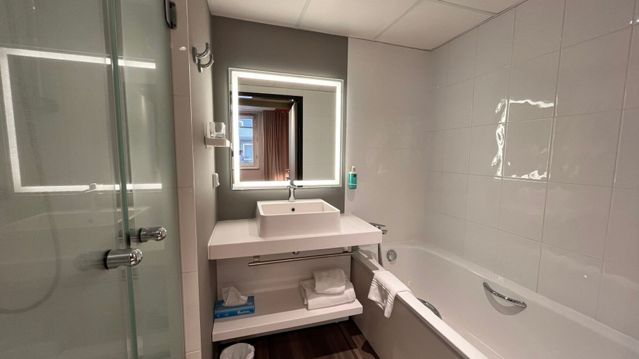 Bathroom 4, Novotel Suites Clermont Ferrand Polydome, Puy-de-Dôme