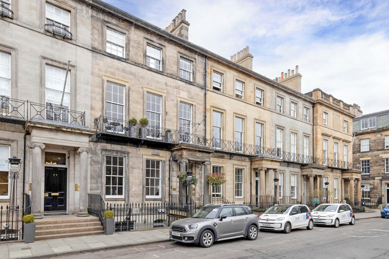 Exterior & Views 2, JOIVY Ultra Luxe 3BR home near Princes St, Edinburgh