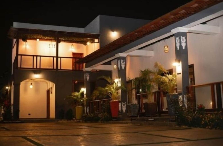 Exterior & Views