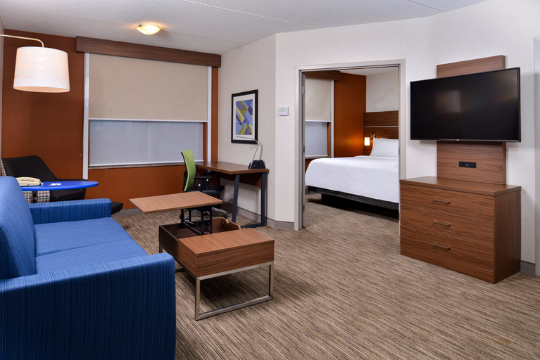 Bedroom 4, Holiday Inn Express & Suites BUFFALO DOWNTOWN - MEDICAL CTR by IHG, Erie