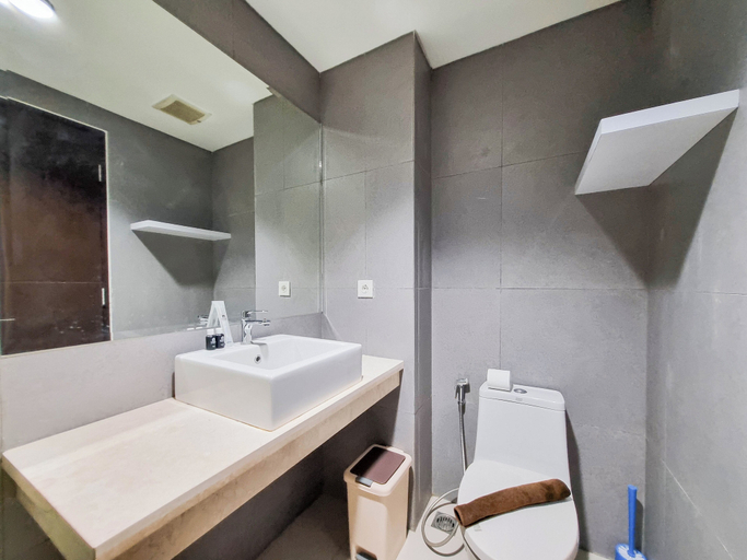 Bathroom 3, Comfy And Enjoyable Studio At Patraland Amarta Apartment, Sleman