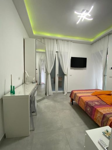 Bedroom 4, Mamuccia Rooms, Napoli