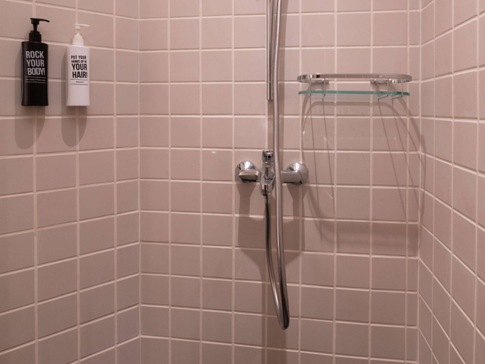 Bathroom 15