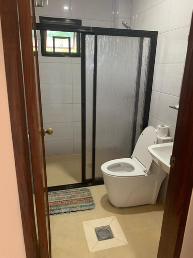 Bathroom 5, Shas Resort, Panglao