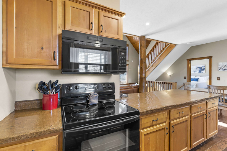 Others 5, Serenity Oaks Stay for 16!, Stone
