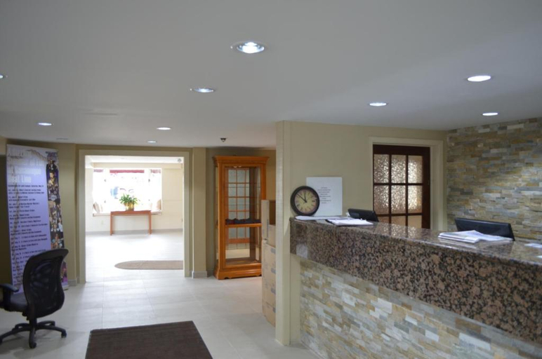 Public Area 2, Super 8 by Wyndham Gananoque/Country Squire Resort, Leeds and Grenville