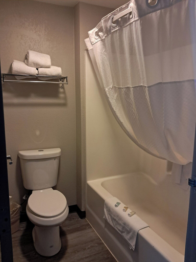 Bathroom 4, Days Inn by Wyndham Safford, AZ, Graham