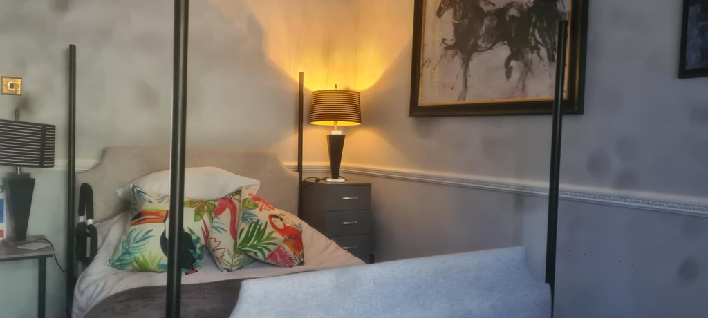 Others 5, Parc Lodge Guesthouse, Bridgend