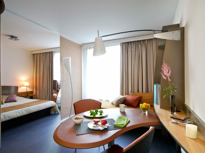 Bedroom 2, Aparthotel Adagio Bordeaux Gambetta, Gironde