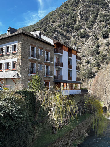 Exterior & Views 2, Hostal Noguera, Lleida