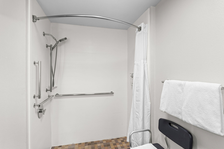 Bathroom 5, Holiday Inn Express & Suites AUSTIN SW - SUNSET VALLEY by IHG, Travis