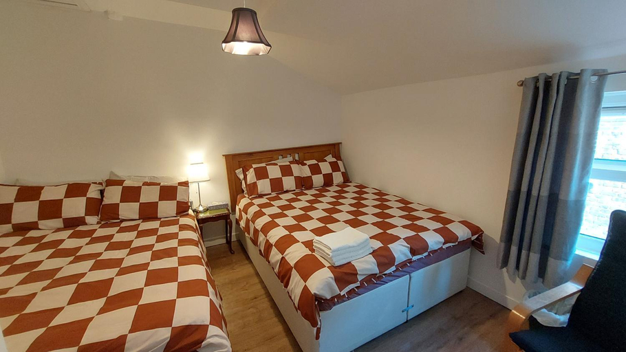 Others 5, Liverpool Newington Stay, Sefton