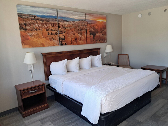 Bedroom 3, Days Inn by Wyndham Safford, AZ, Graham